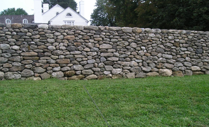 Забор каменный